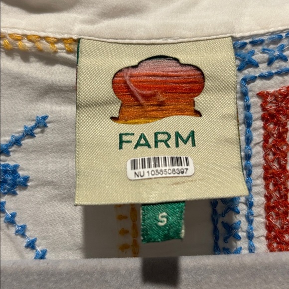 FARM RIO embroidered cross stitch grandma button down top - Picture 2 of 11